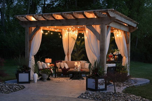 Les accessoires incontournables pour une décoration de patio réussie