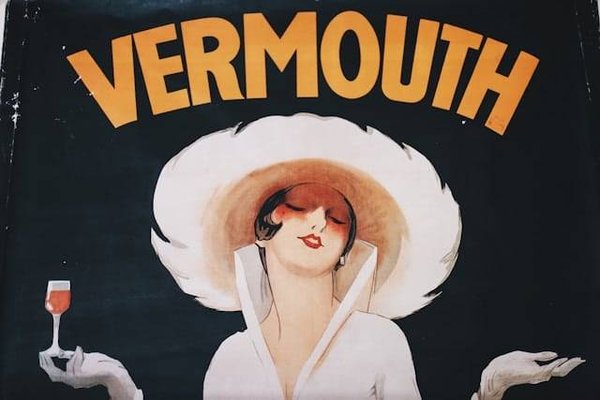 Plongée dans le temps avec une affiche Biarritz vintage : Retrouvez l'élégance d'une ère révolue